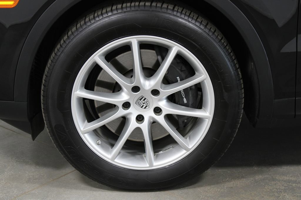 Used 2024 Porsche Cayenne AWD/4WD image 18