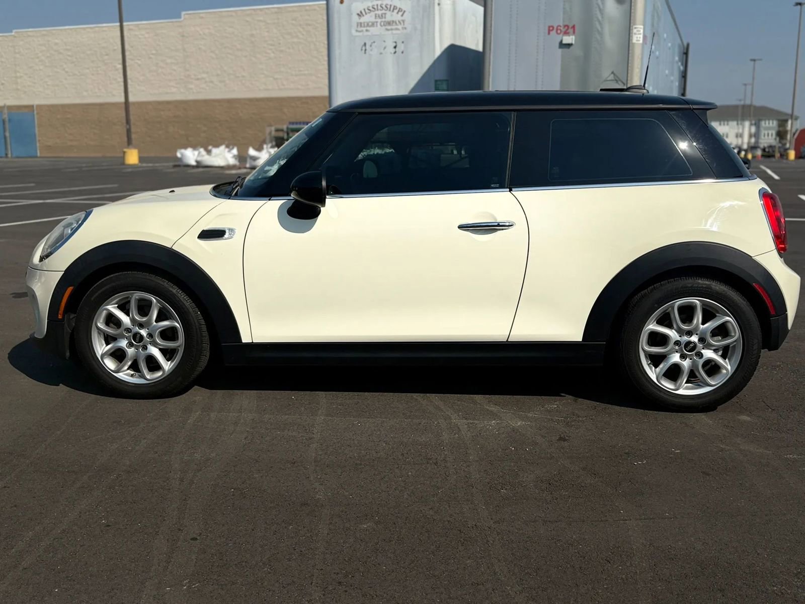Used 2014 MINI Cooper 2-Door Hardtop image 2