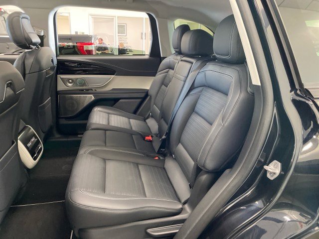Certified 2025 Lincoln Nautilus Reserve AWD/4WD image 9