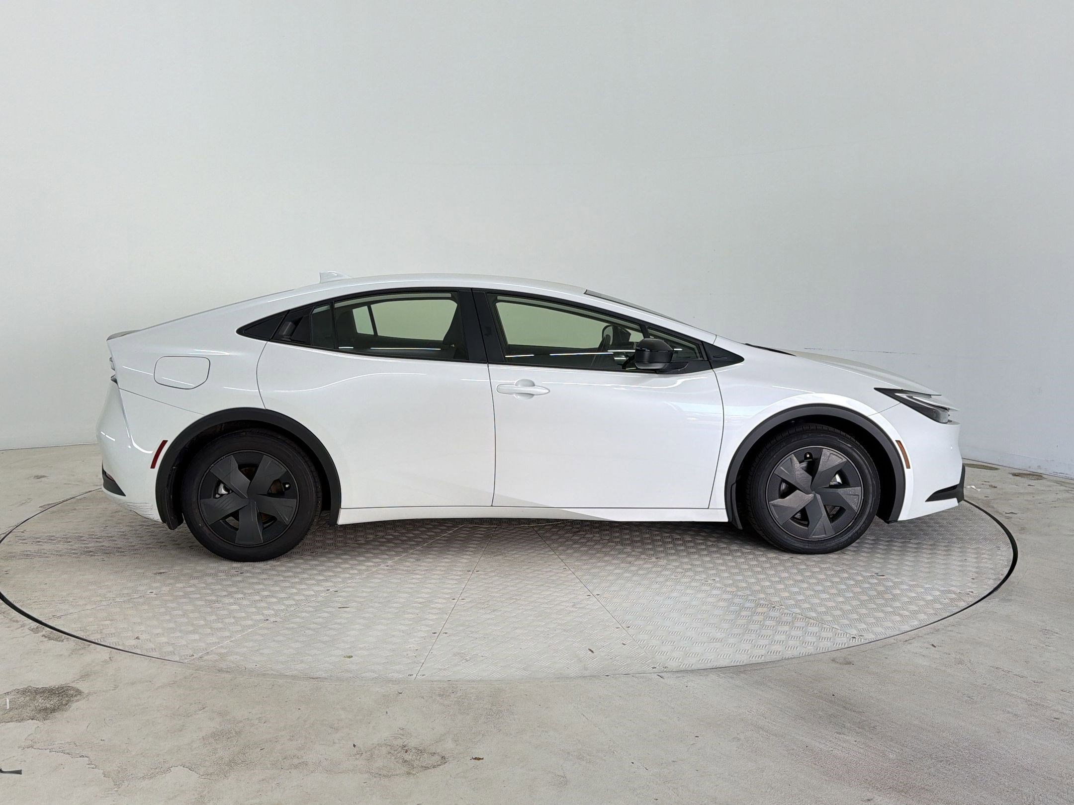 Used 2024 Toyota Prius Prime SE FWD image 8