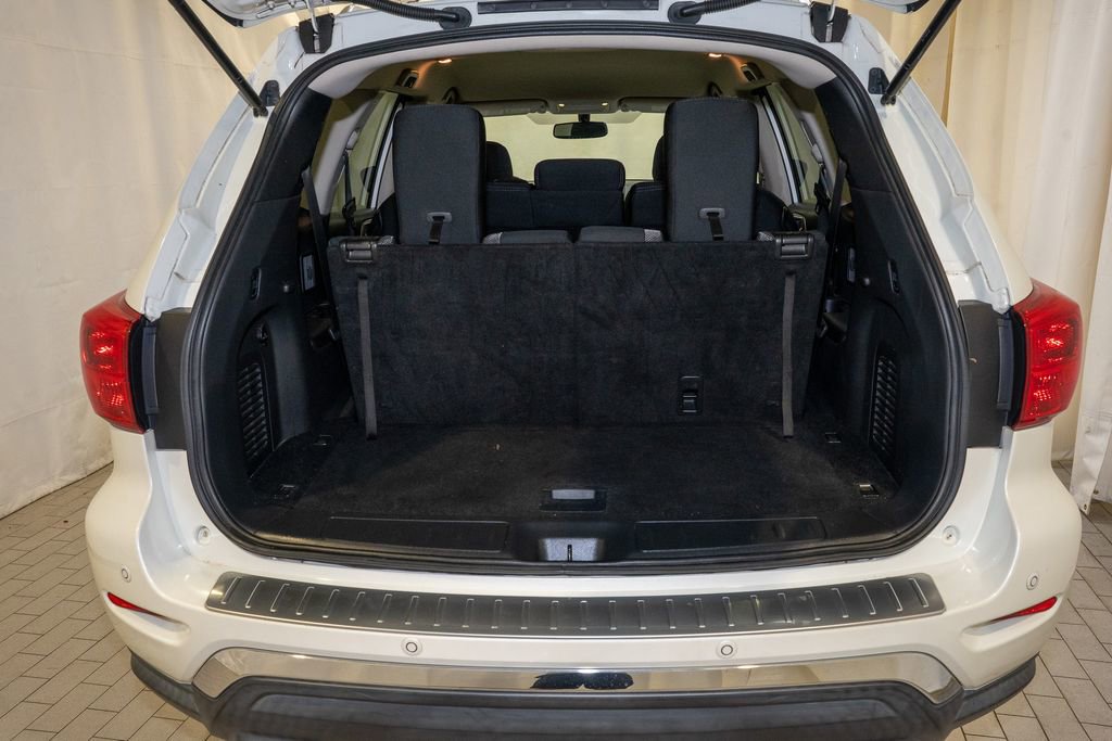 Used 2018 Nissan Pathfinder SV image 5