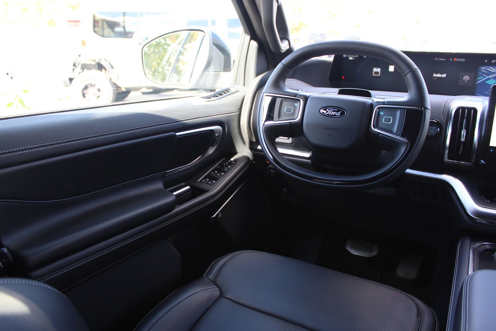 New 2025 Ford Expedition Max Platinum w/ Stealth Performance Package image 9