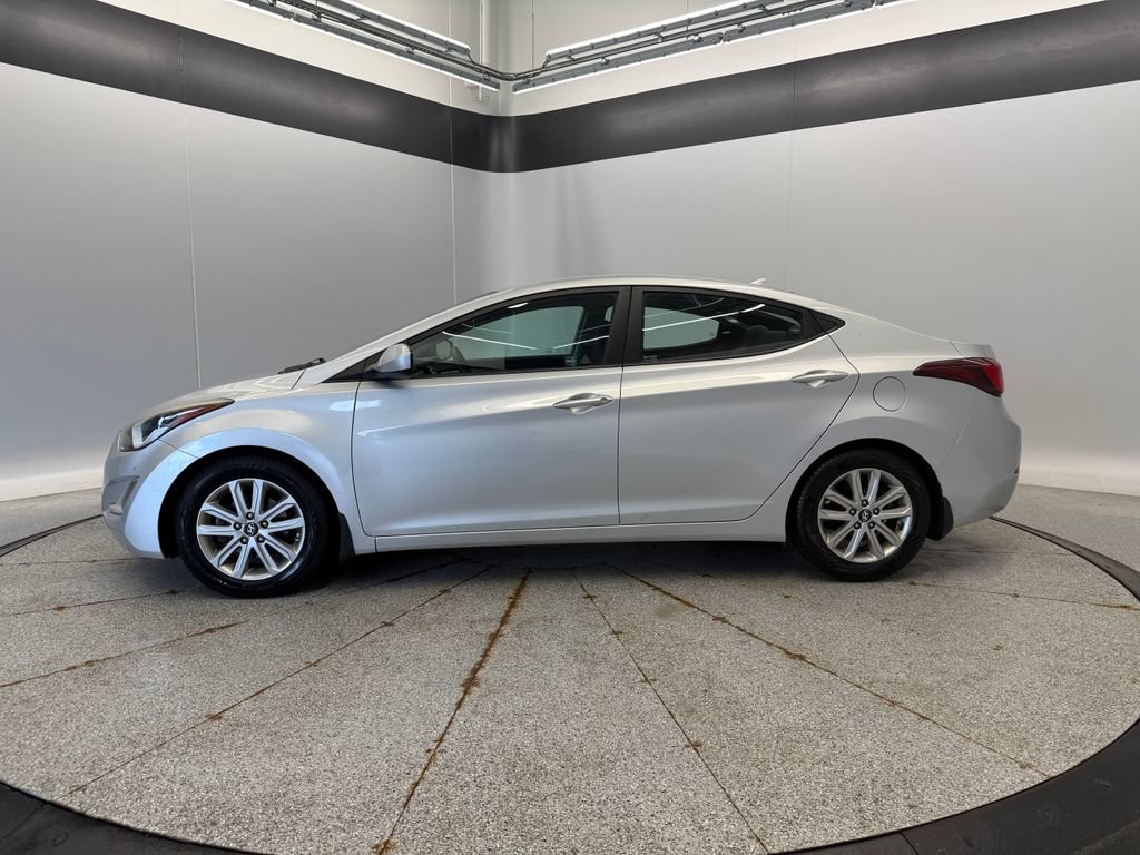 Used 2015 Hyundai Elantra SE w/ Option Group 02 FWD image 3