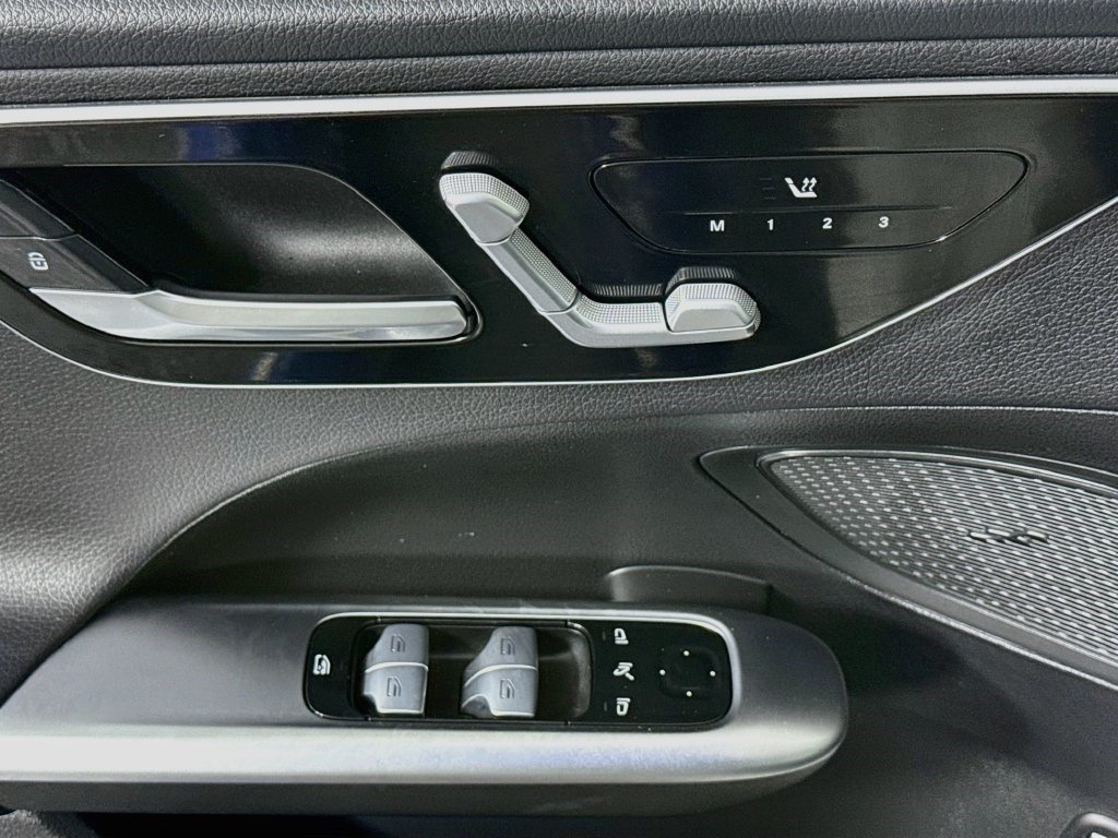 Used 2023 Mercedes-Benz C 300 Sedan image 23