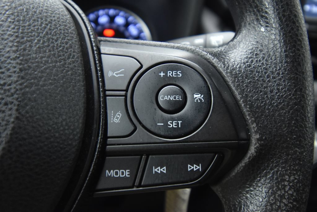 Used 2021 Toyota RAV4 LE AWD/4WD image 32