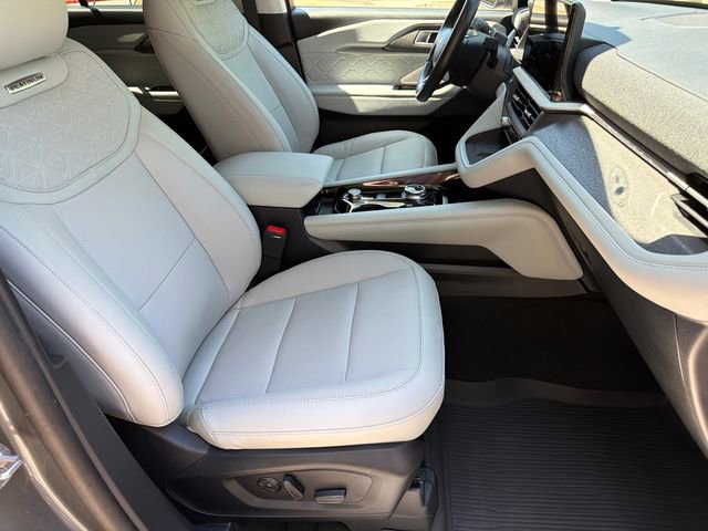 Used 2025 Ford Explorer Platinum w/ Ultimate Package AWD/4WD image 15