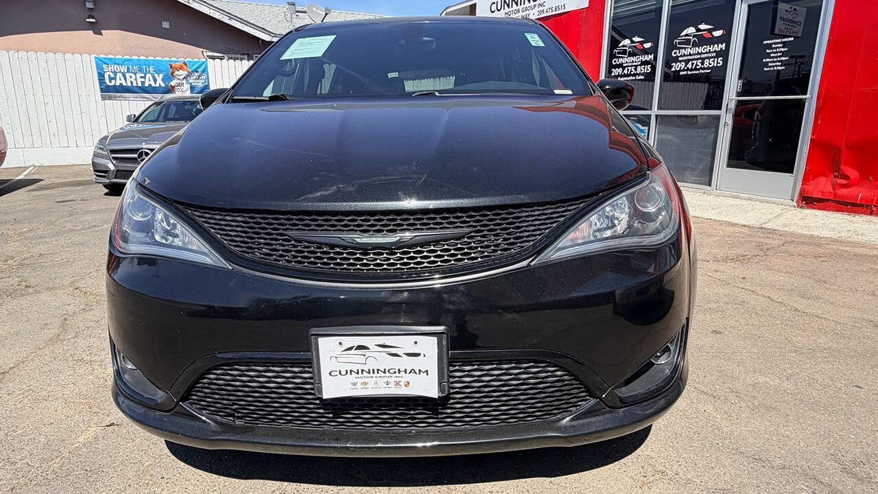 Used 2018 Chrysler Pacifica Touring Plus w/ S Appearance Package image 3