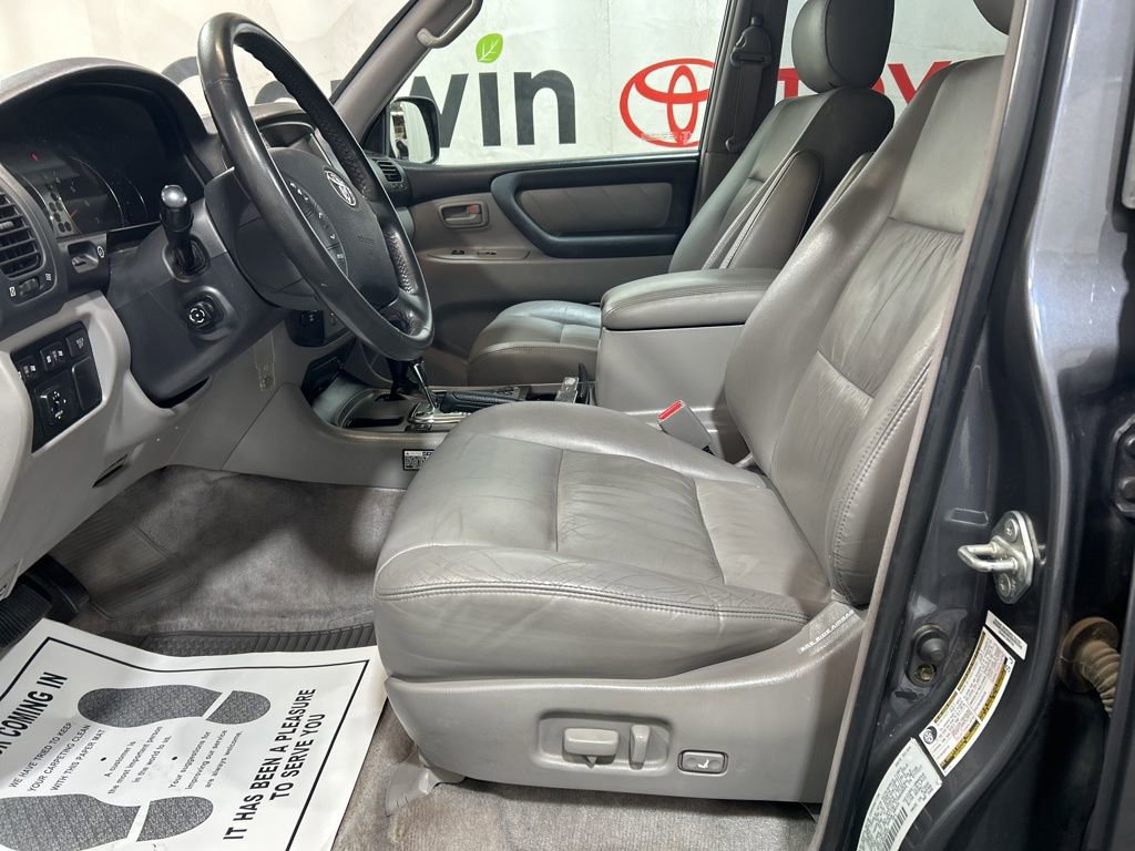 Used 2004 Toyota Land Cruiser image 25