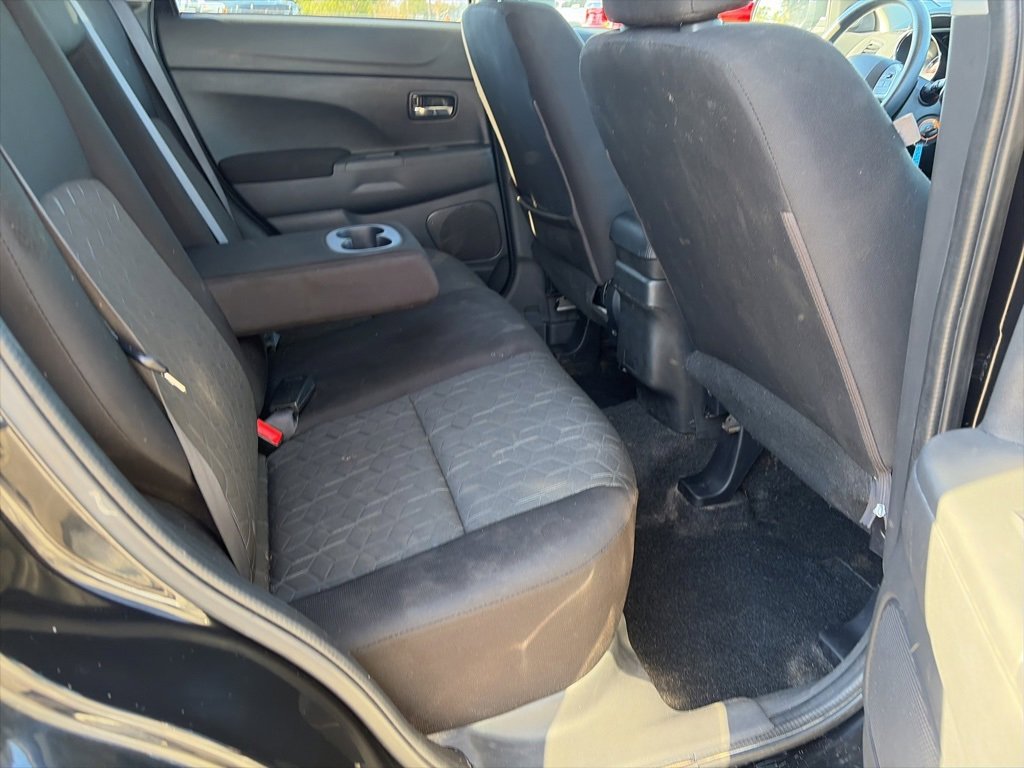 Used 2023 Mitsubishi Outlander Sport SE image 12