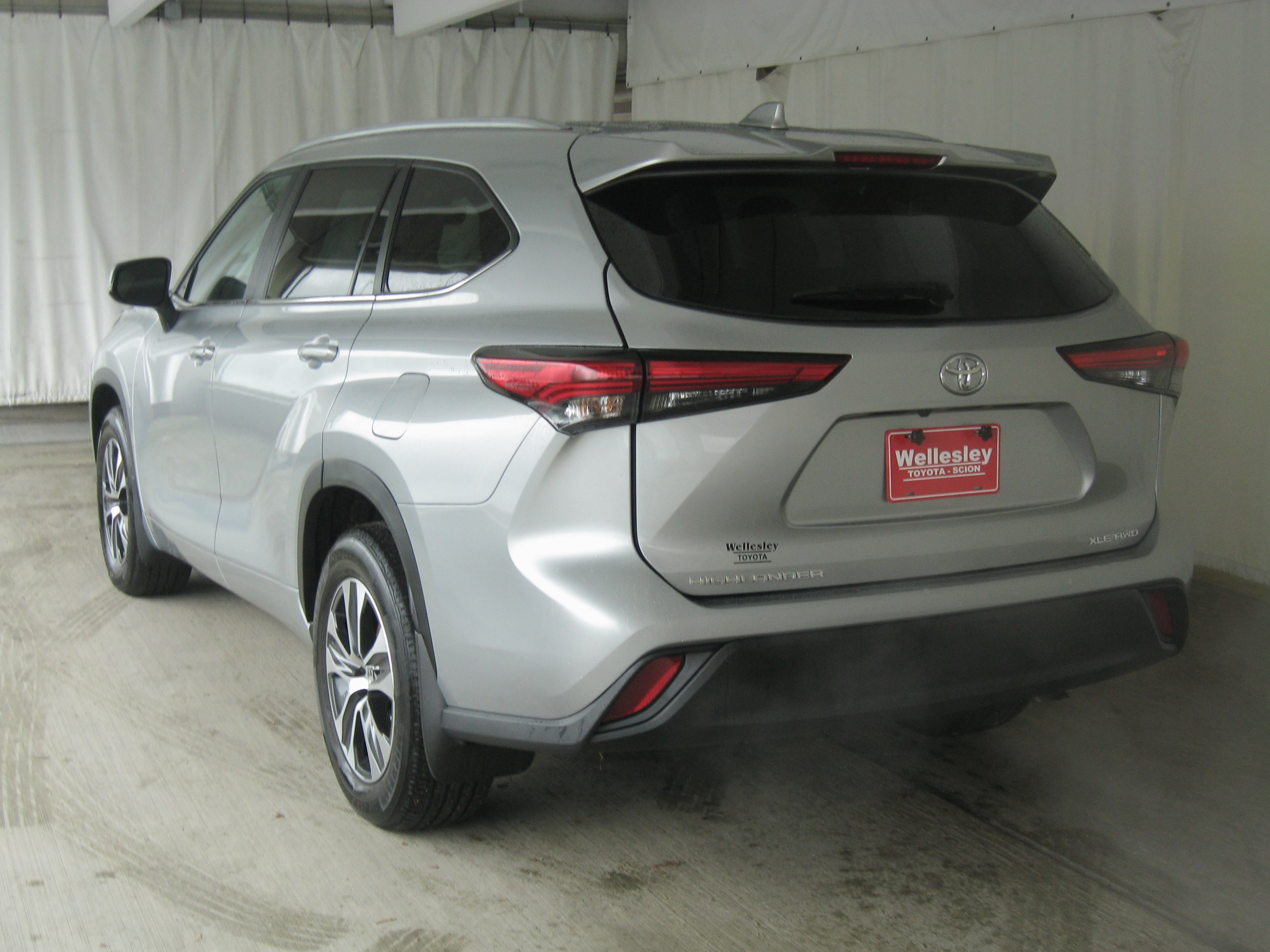 Used 2023 Toyota Highlander XLE image 29
