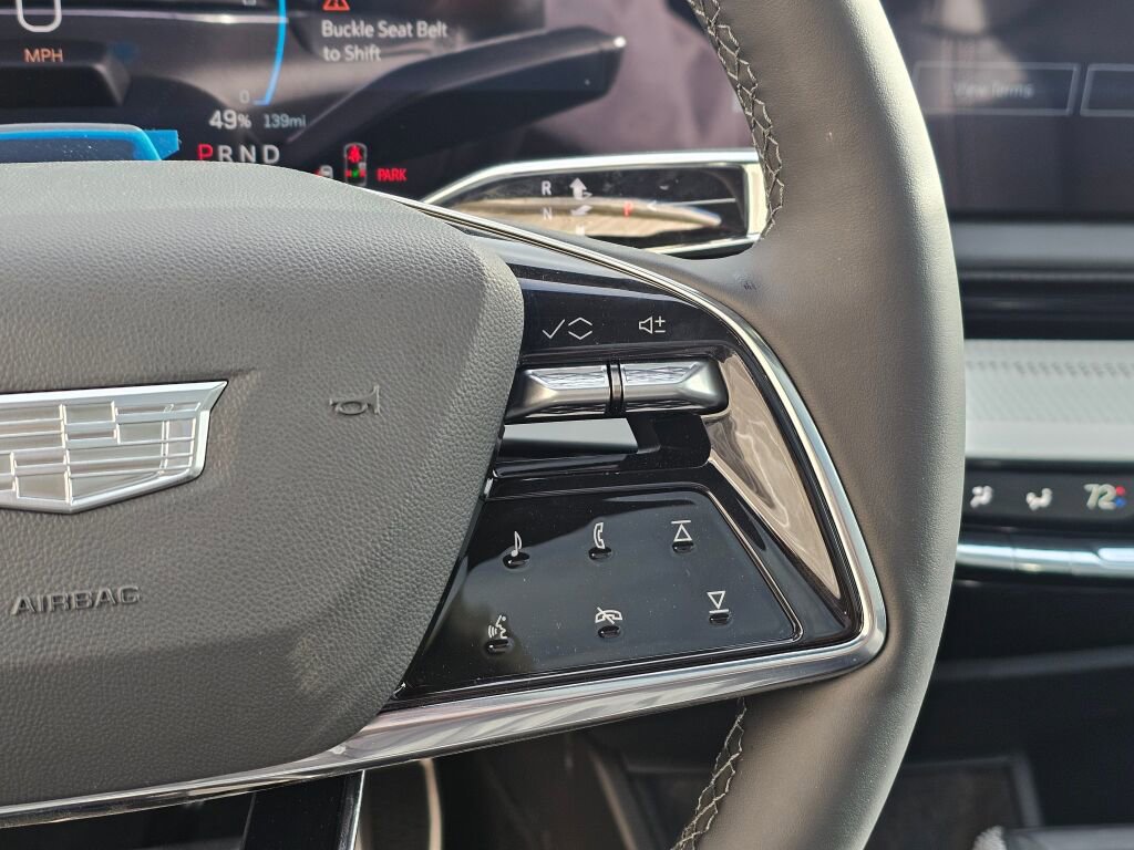 New 2026 Cadillac Optiq Luxury 2 image 31