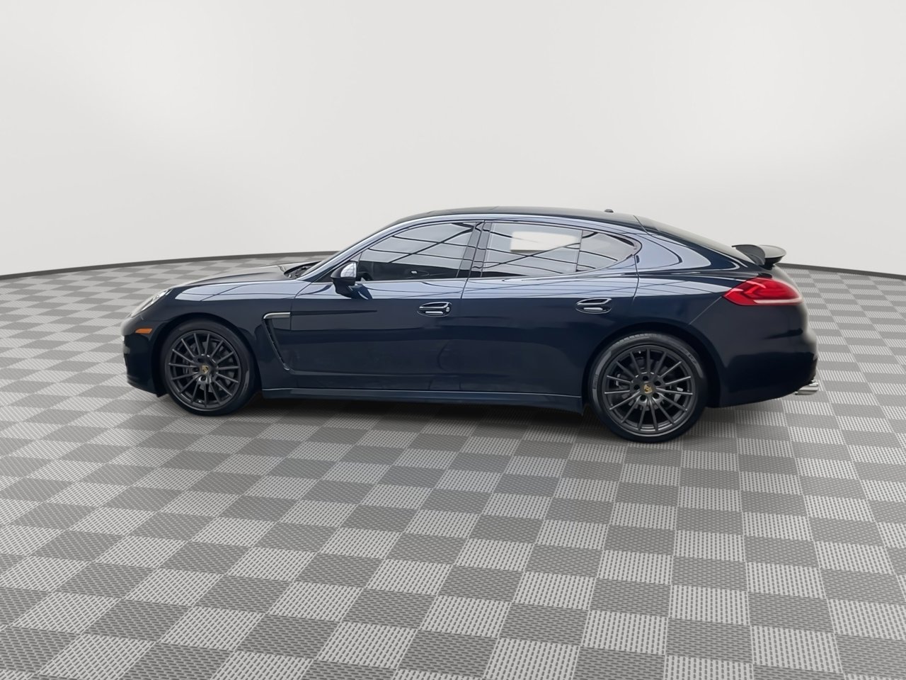 Used 2016 Porsche Panamera 4 Edition image 36