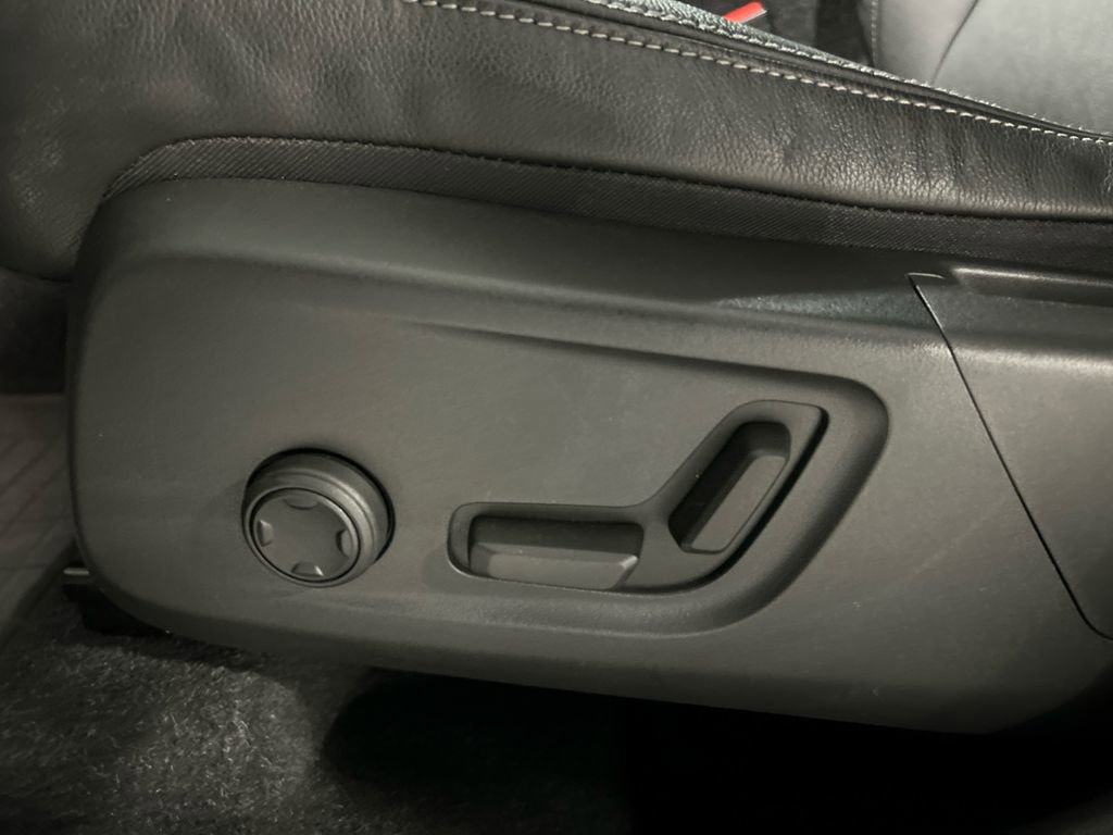 Certified 2023 Volvo XC40 B5 Plus w/ Driver Assist Package image 11