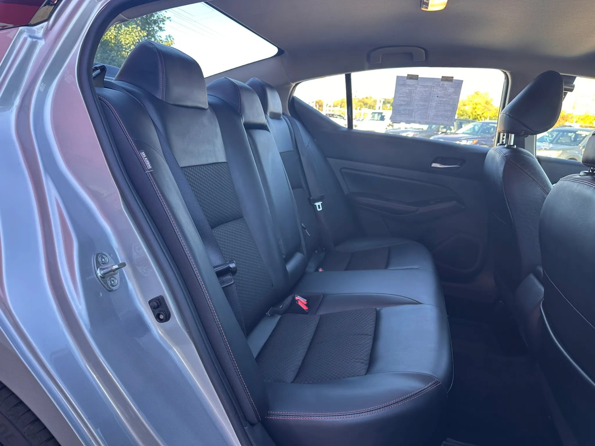 Used 2025 Nissan Altima 2.5 SR FWD image 12