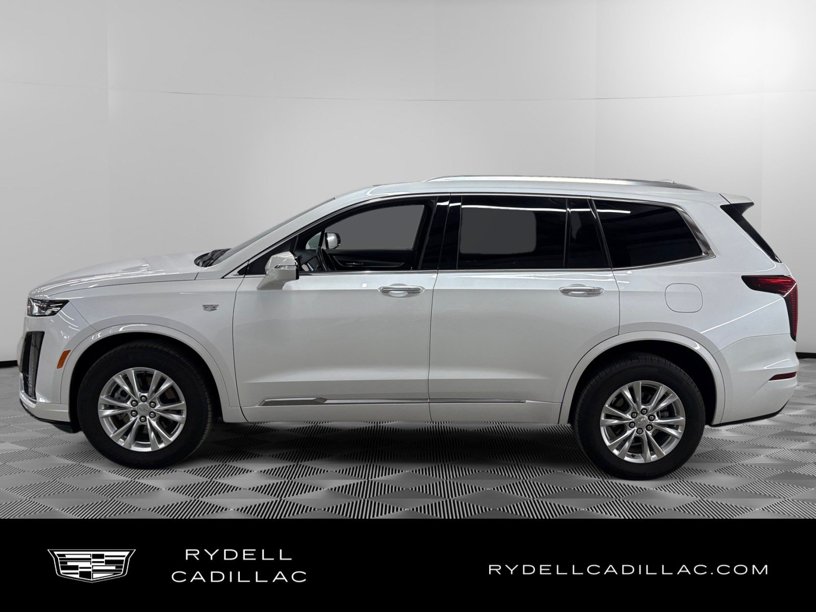 Certified 2025 Cadillac XT6 Luxury AWD/4WD image 2