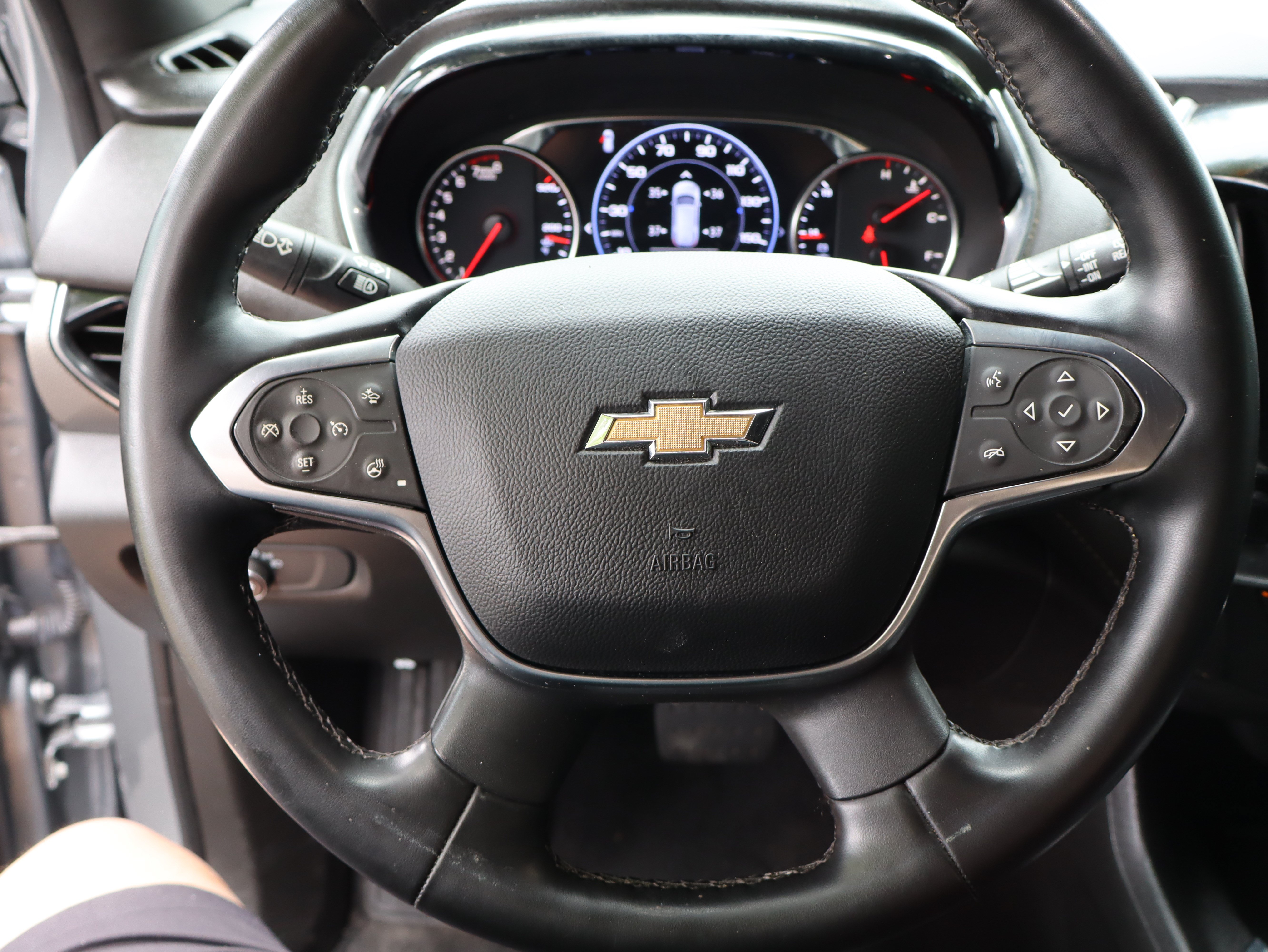 Used 2023 Chevrolet Traverse Premier FWD image 26