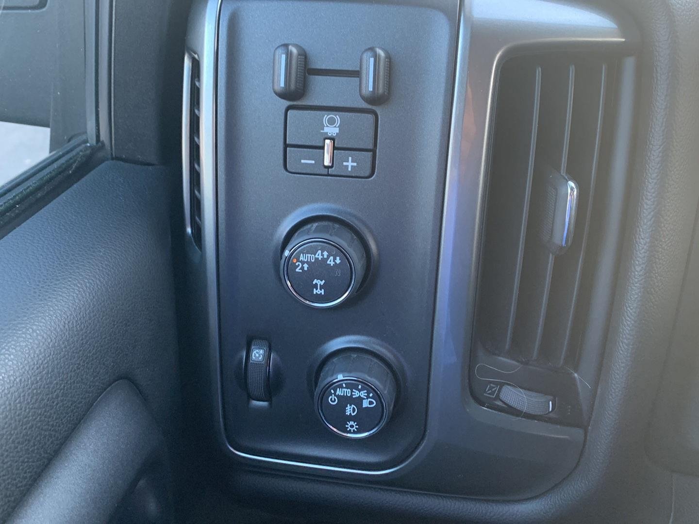 Used 2018 Chevrolet Silverado 1500 LT w/ All Star Edition AWD/4WD image 14