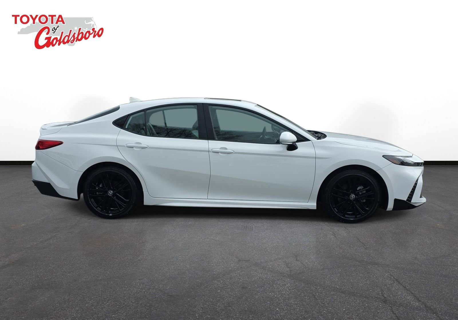 Used 2025 Toyota Camry SE w/ Multimedia Upgrade Package image 4