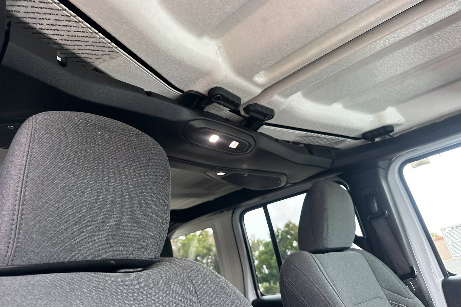 Used 2025 Jeep Wrangler Unlimited Sahara AWD/4WD image 16