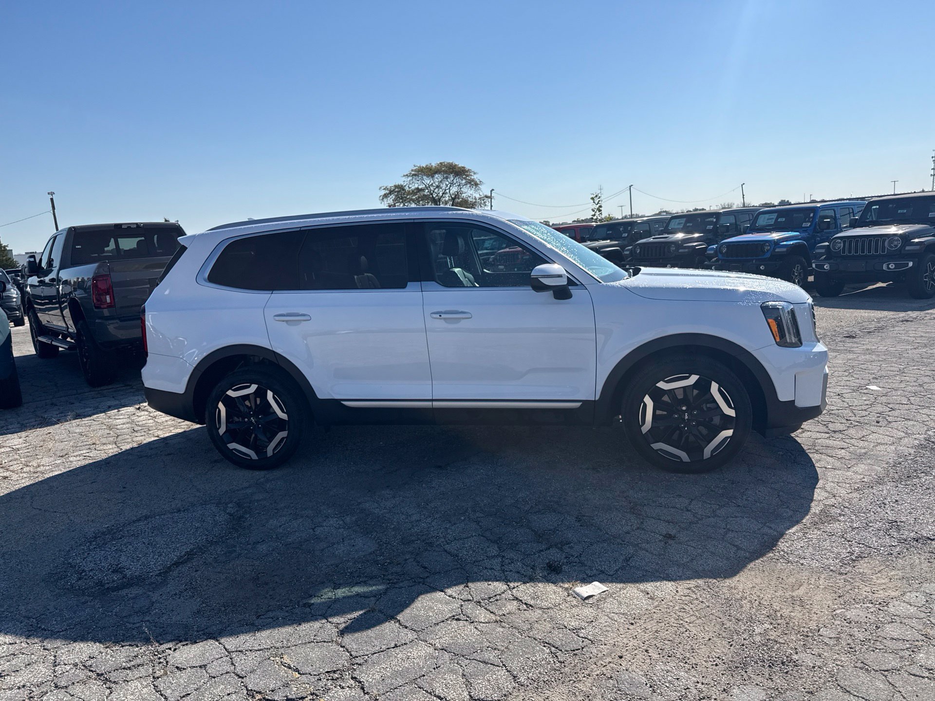 Used 2024 Kia Telluride S w/ S Sunroof Package AWD/4WD image 5
