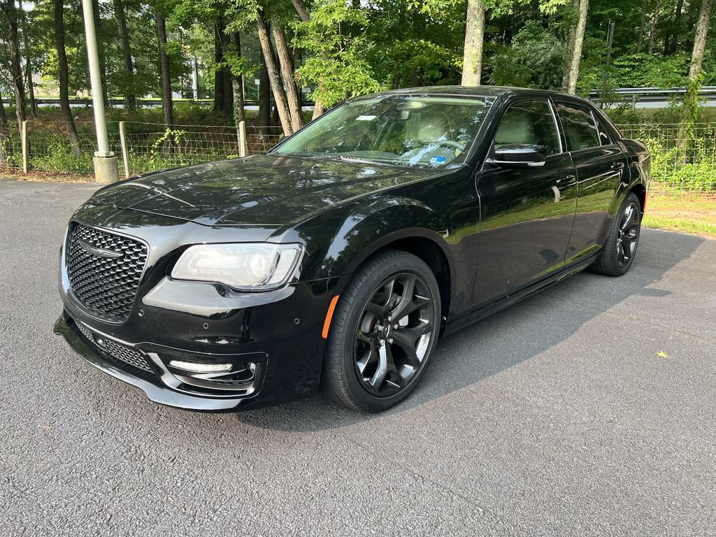 Certified 2023 Chrysler 300 Touring L w/ Safetytec Plus Group RWD image 7