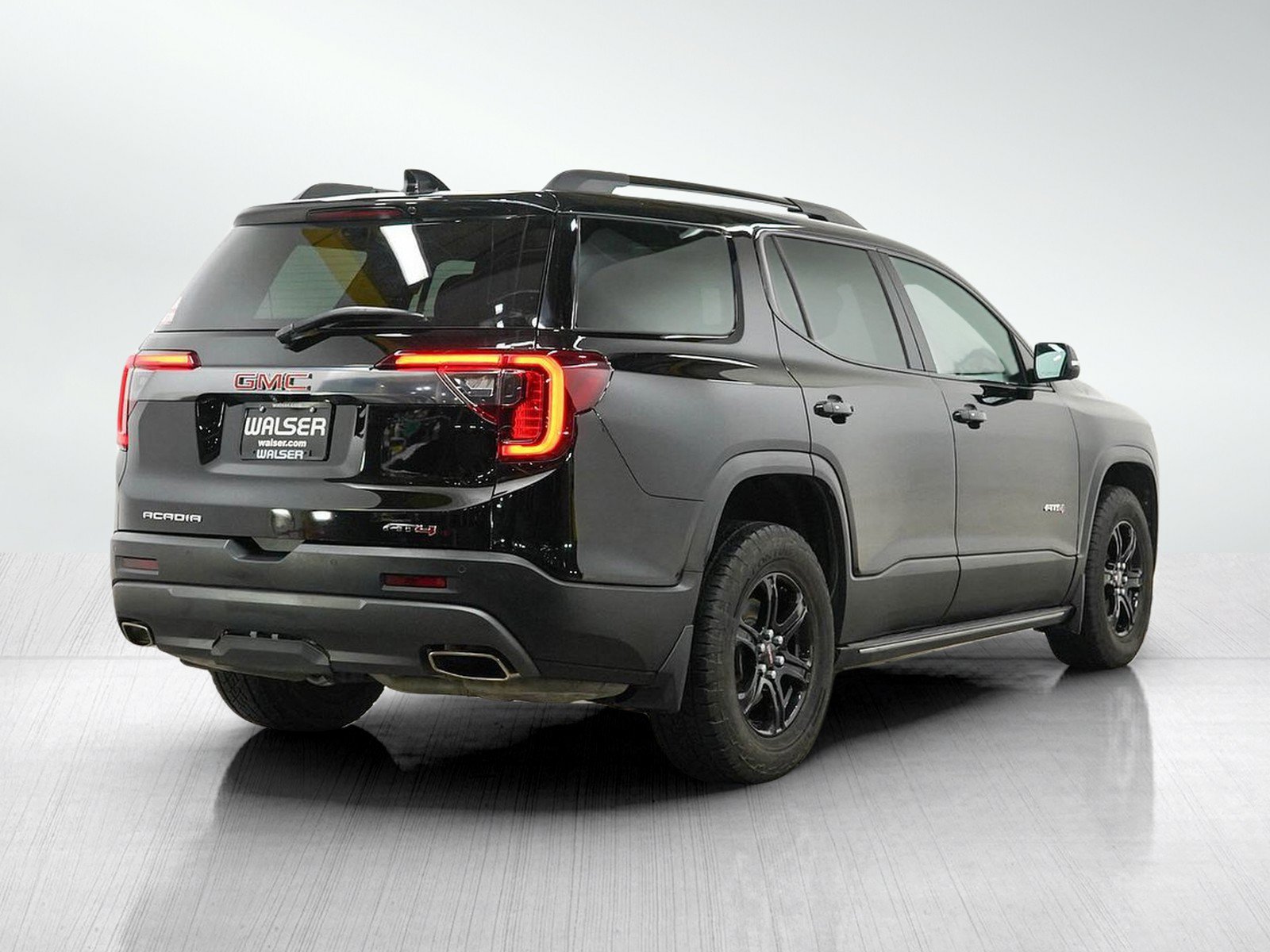 Used 2023 GMC Acadia AT4 w/ GMC Pro Grade Package AWD/4WD image 5
