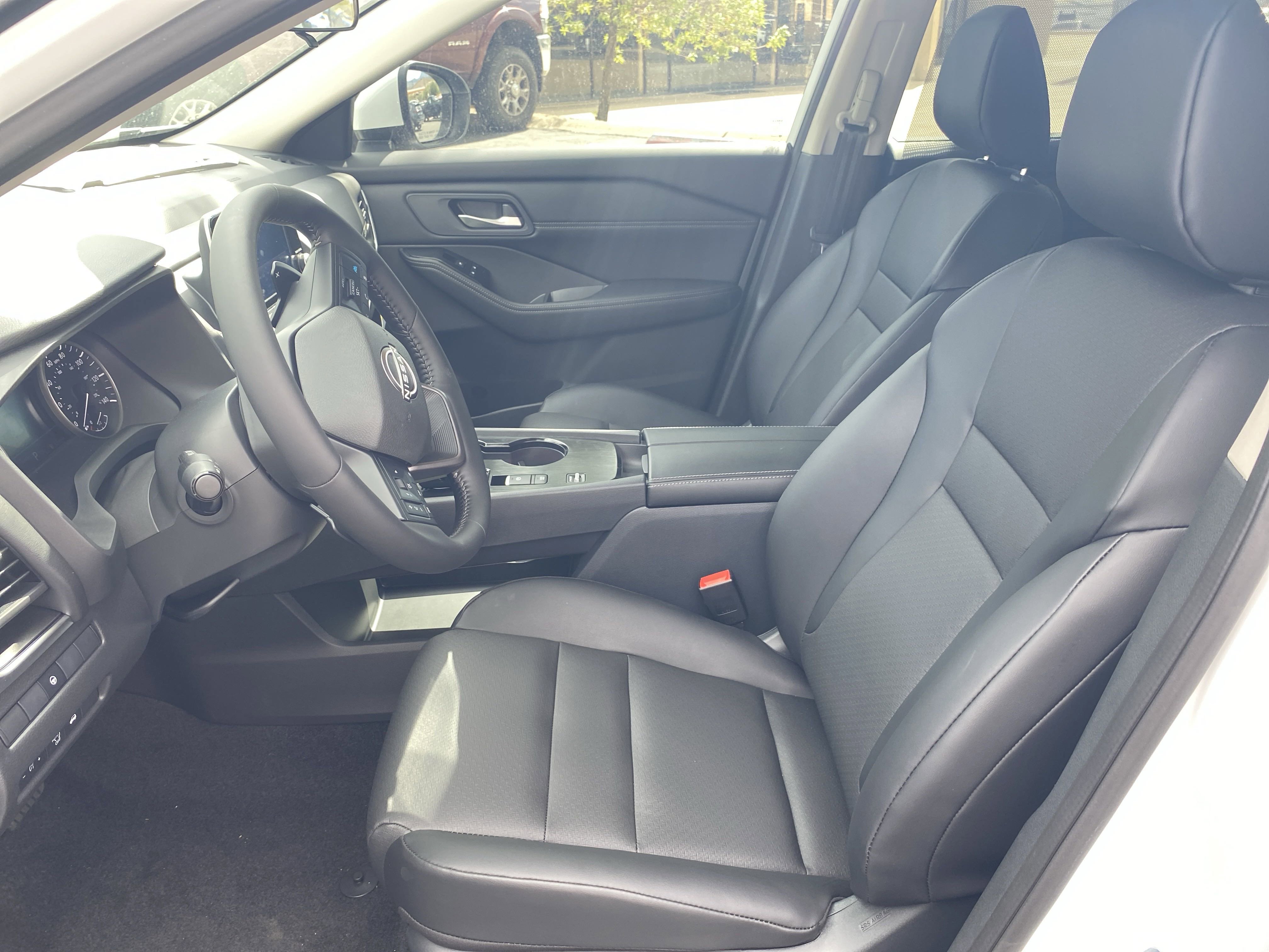 New 2025 Nissan Rogue SV w/ SV Premium Package image 9