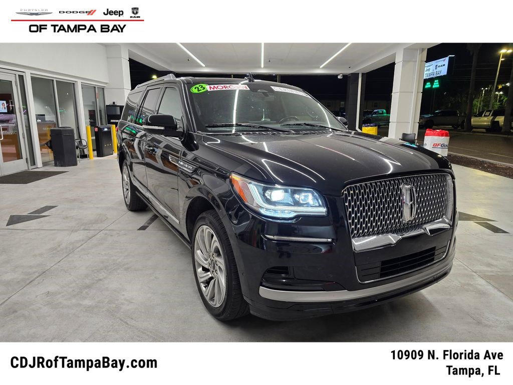 Used 2023 Lincoln Navigator L Reserve AWD/4WD image 1