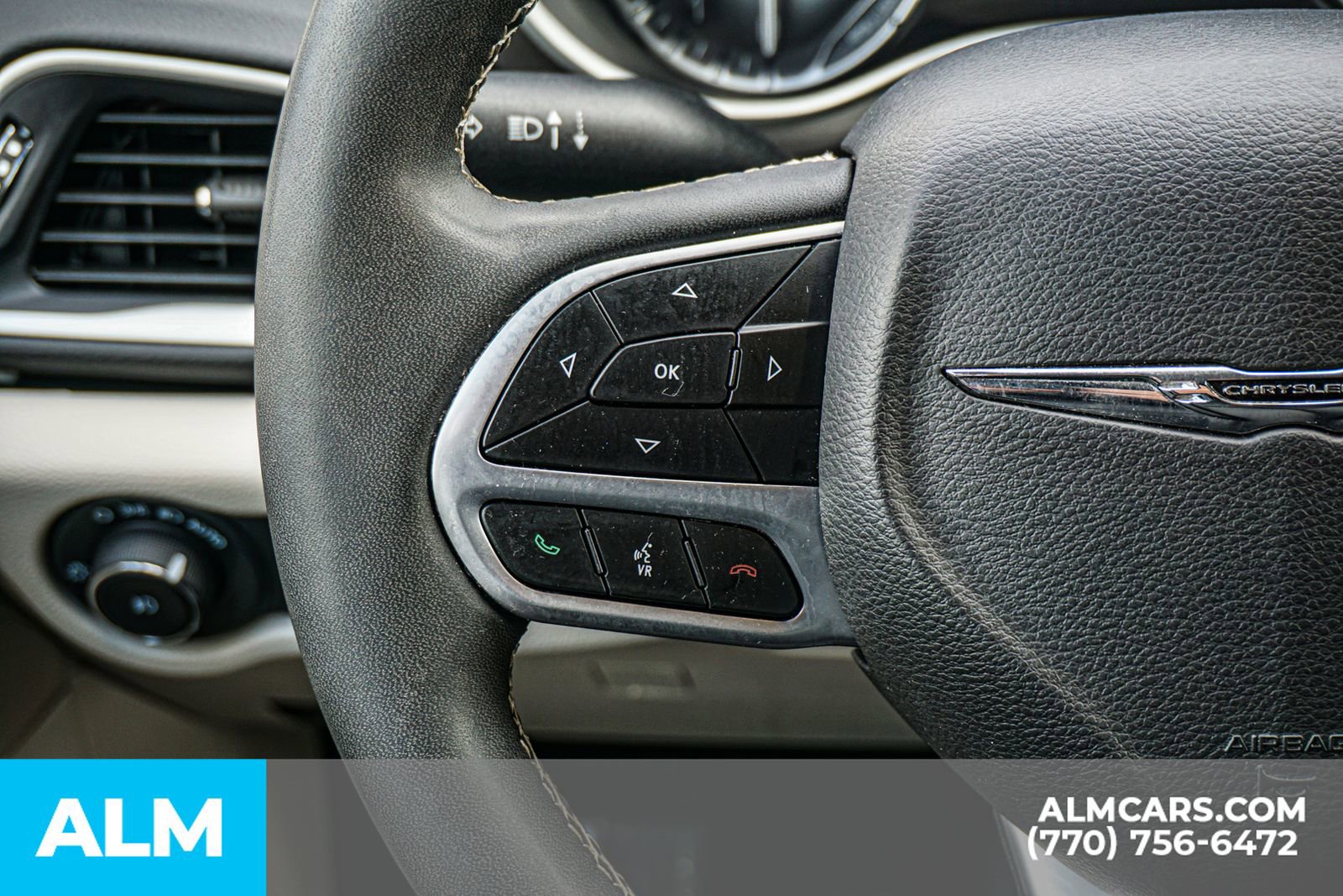 Used 2024 Chrysler Pacifica Touring-L image 31