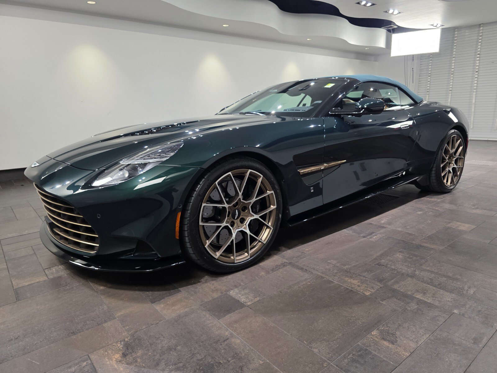 Used 2026 Aston Martin Vanquish 60th Anniversary Edition RWD image 28