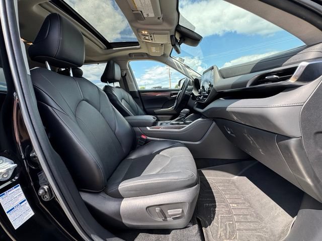 Used 2022 Toyota Highlander Limited AWD/4WD image 12