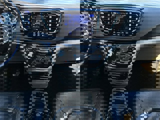 Used 2017 Chrysler Pacifica Touring-L Plus image 17