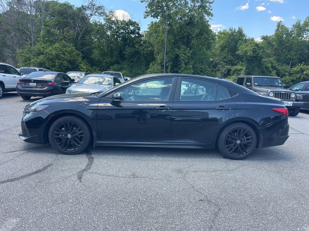 Used 2025 Toyota Camry SE FWD image 2