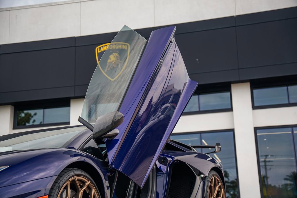 Used 2019 Lamborghini Aventador SVJ AWD/4WD image 21