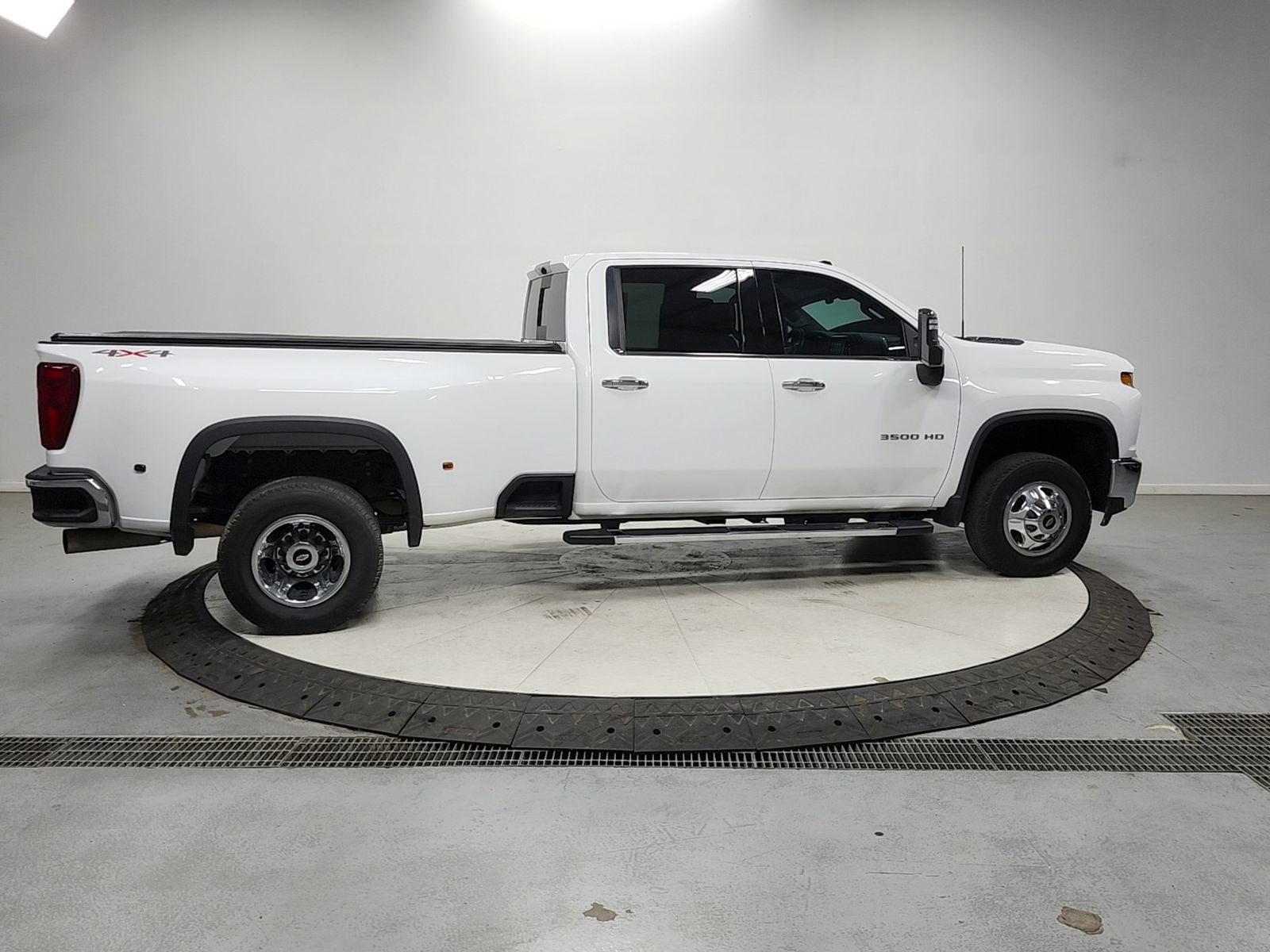 Used 2023 Chevrolet Silverado 3500 LTZ w/ LTZ Convenience Package AWD/4WD image 8