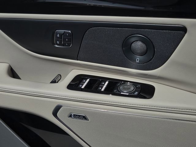 Used 2025 Lincoln Nautilus Reserve image 18