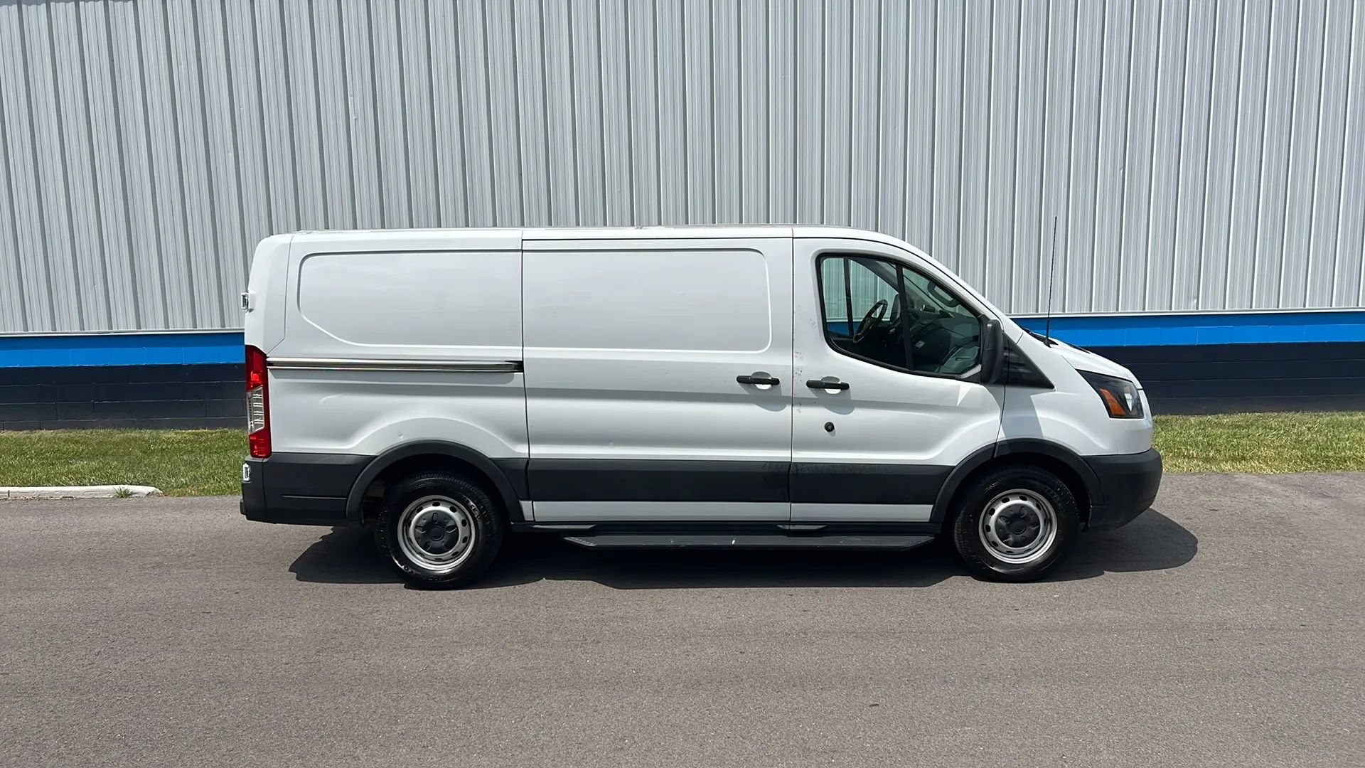 Used 2019 Ford Transit 150 130 Low Roof RWD image 4