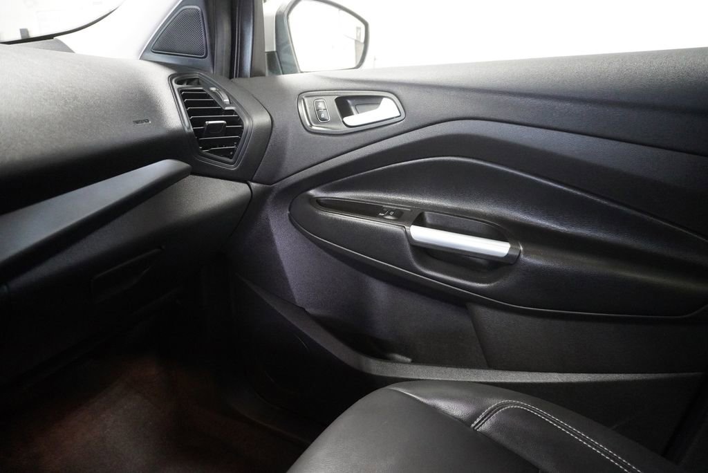 Used 2019 Ford Escape SEL image 30