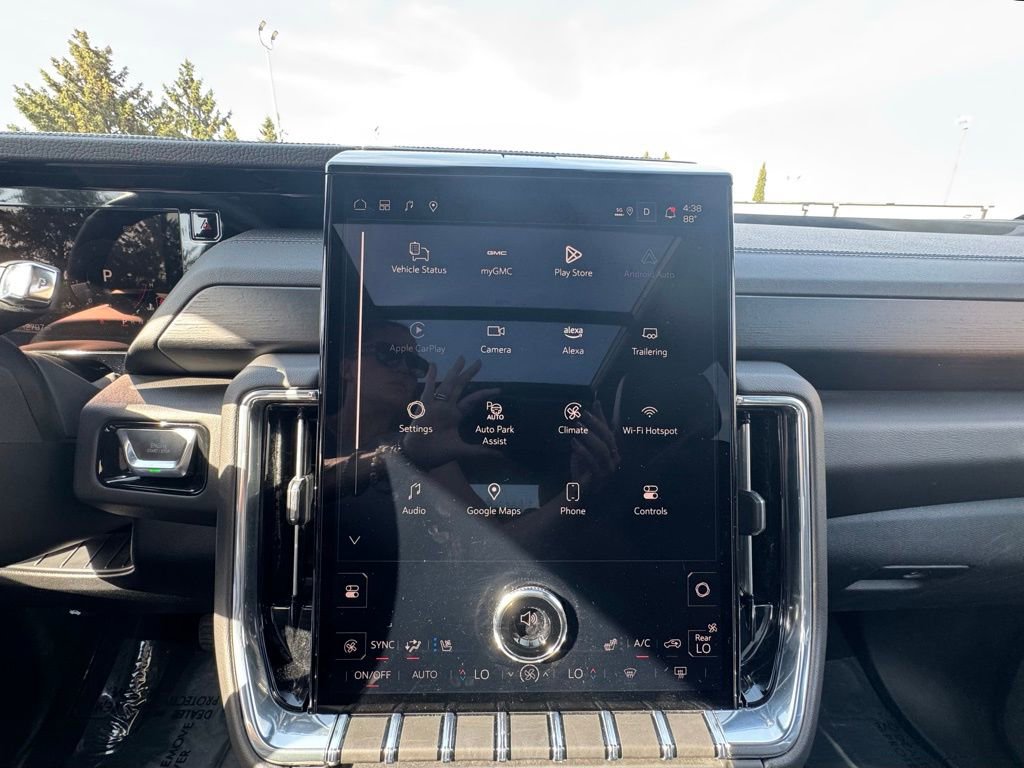 Used 2025 GMC Yukon Denali w/ Denali Reserve Package image 26