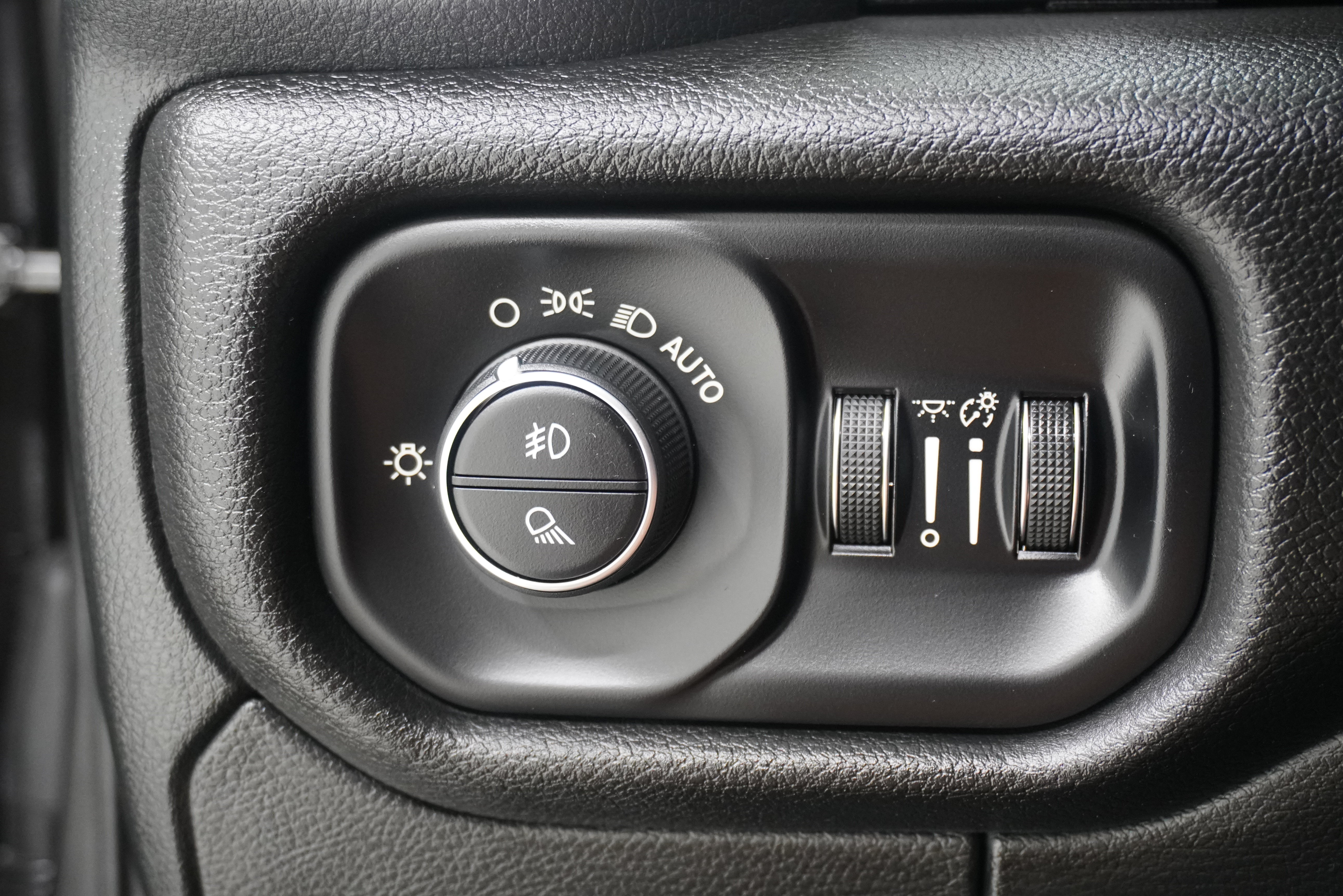 Used 2024 RAM 1500 Laramie AWD/4WD image 30