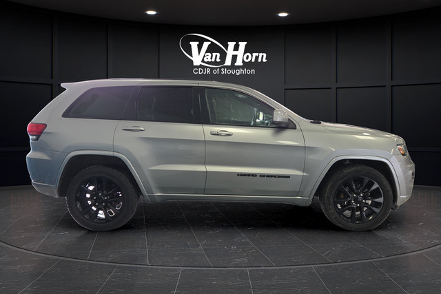Used 2017 Jeep Grand Cherokee Altitude AWD/4WD image 8