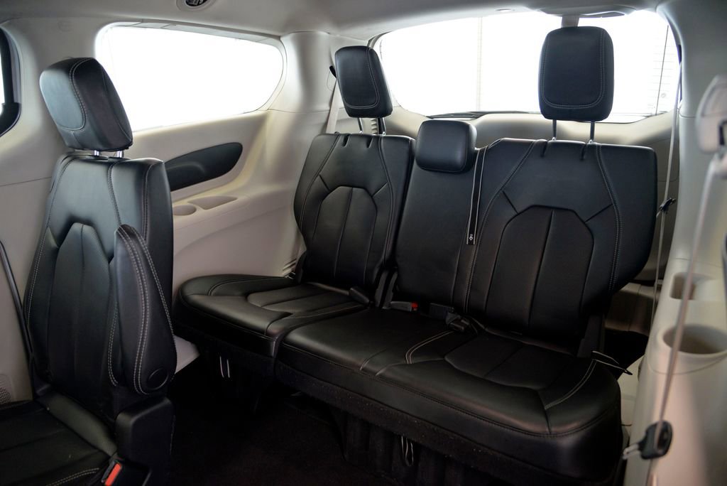 Used 2023 Chrysler Pacifica Touring-L FWD image 29