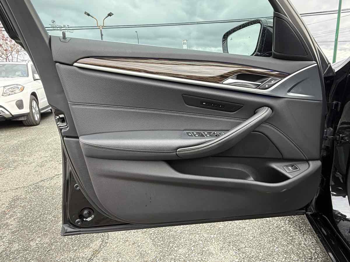 Used 2019 BMW 530i w/ Convenience Package image 26