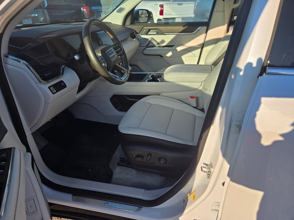 Used 2024 GMC Acadia Denali w/ Super Cruise Package image 7