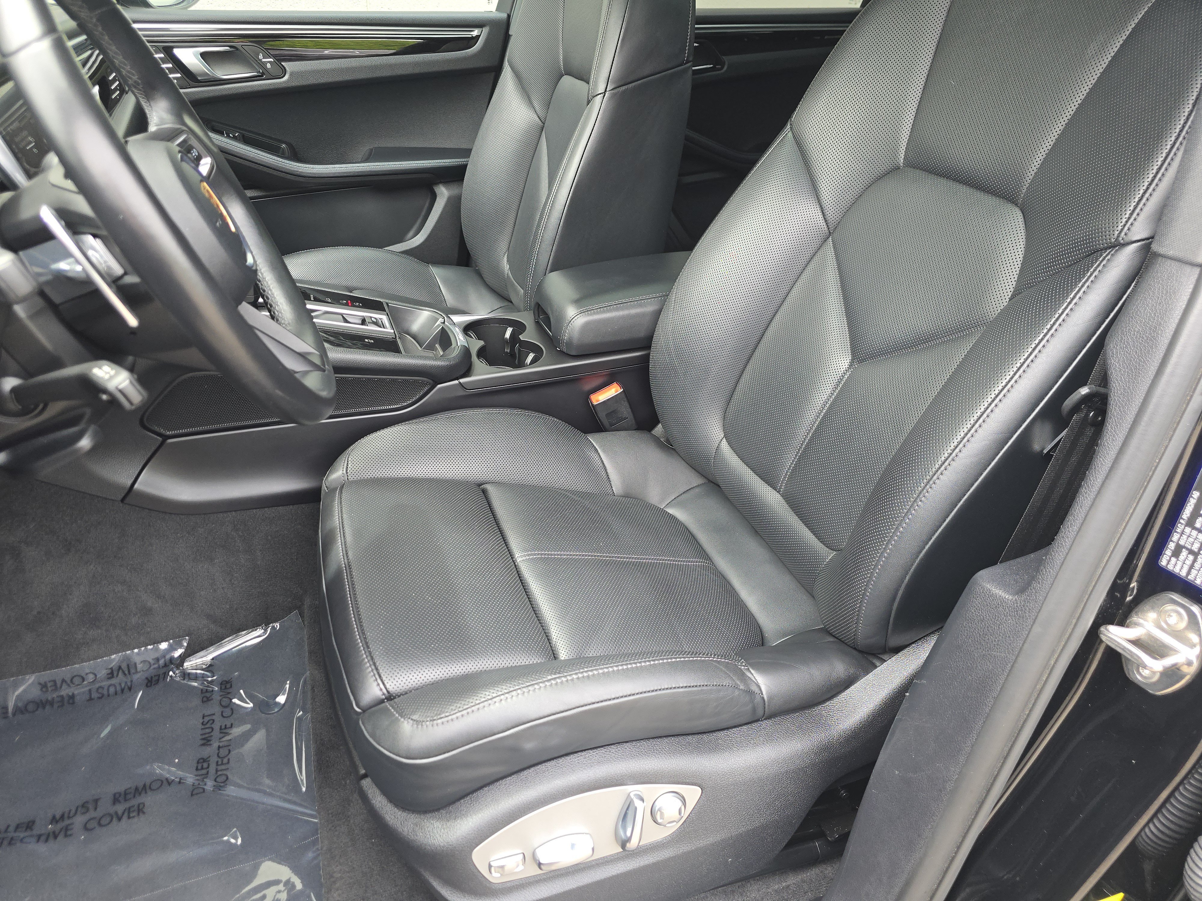 Certified 2023 Porsche Macan AWD/4WD image 5