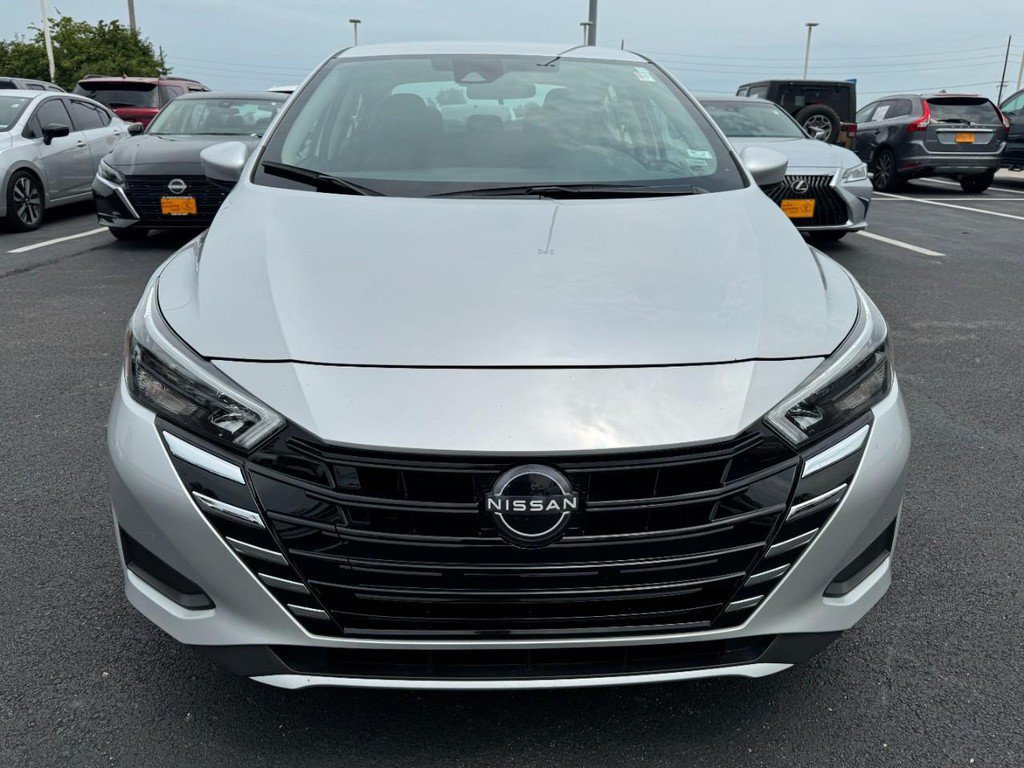 Used 2025 Nissan Versa SV FWD image 9