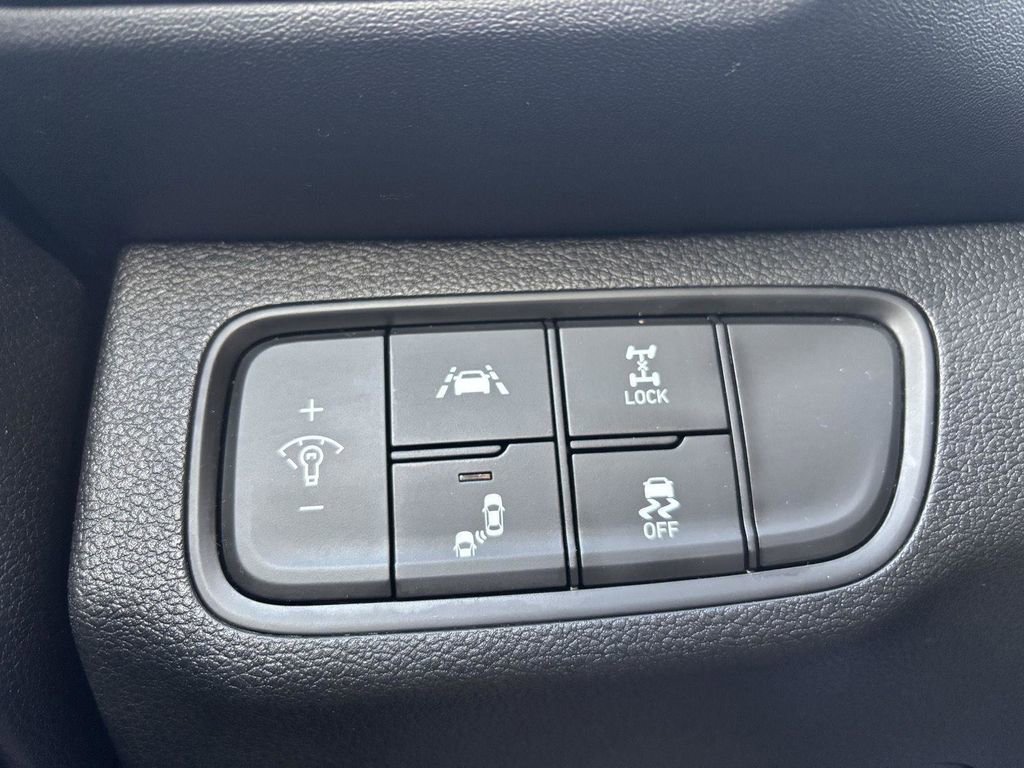 Used 2019 Hyundai Santa Fe SE image 28