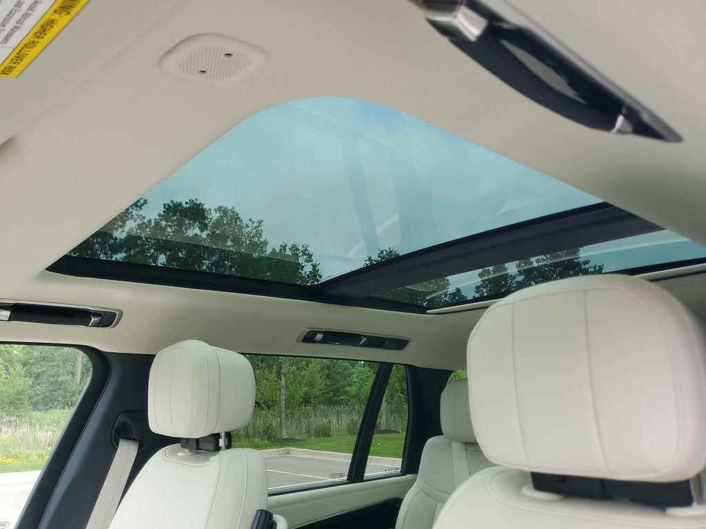 New 2026 Land Rover Range Rover Long Wheelbase SE AWD/4WD image 11