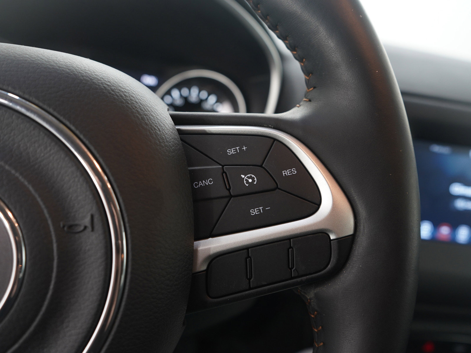 Used 2018 Jeep Compass Latitude w/ Popular Equipment Group image 27