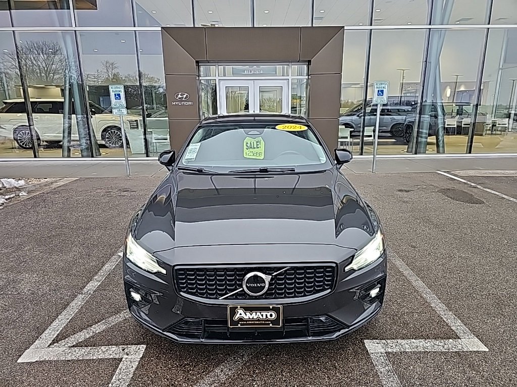 Used 2024 Volvo S60 B5 Core image 8